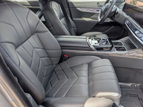 Used 2025 BMW i7 eDrive50 w/ Premium Package RWD image 23