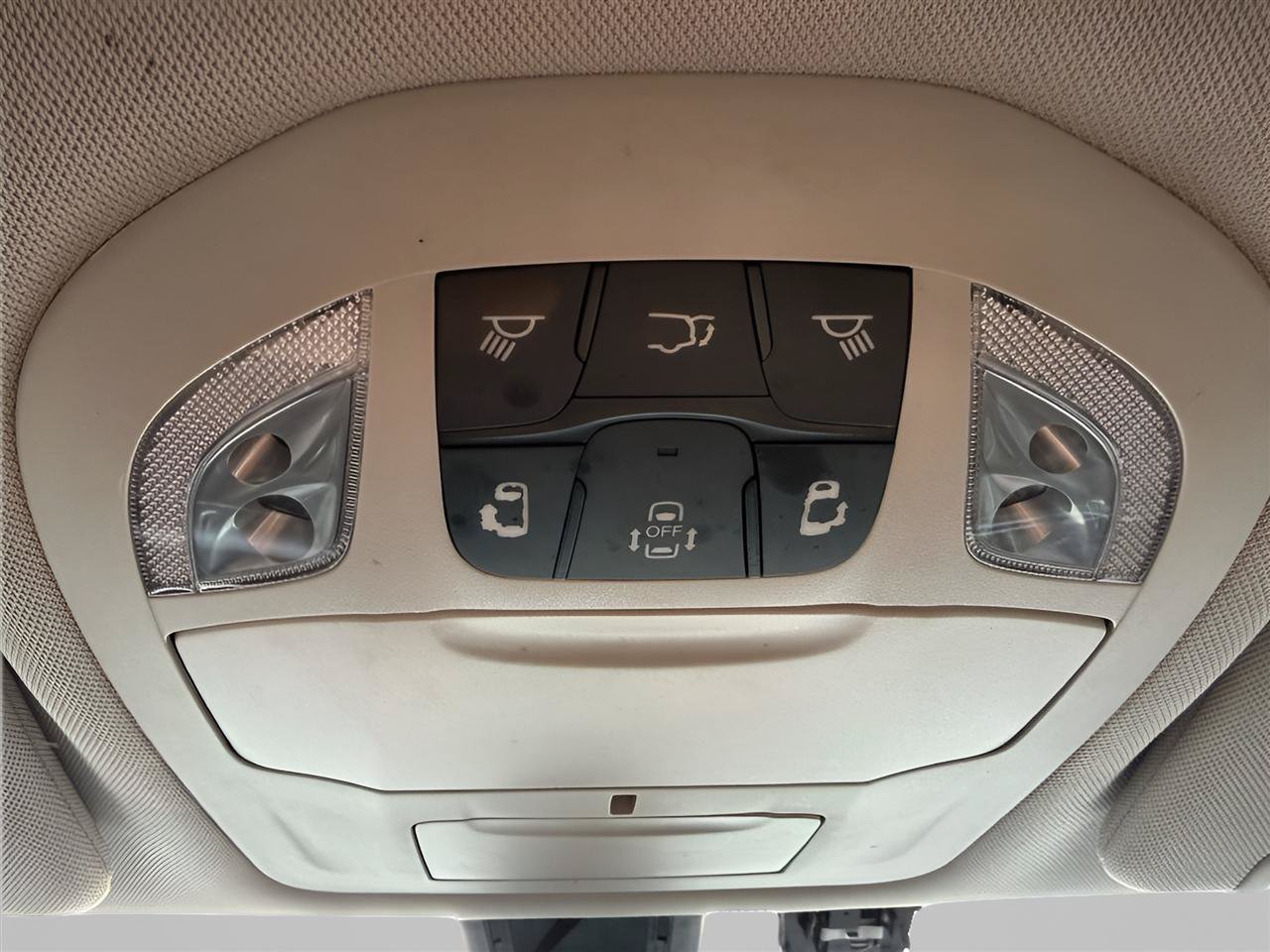 Used 2020 Chrysler Pacifica Touring-L FWD image 33