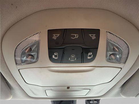 Used 2020 Chrysler Pacifica Touring-L FWD image 33