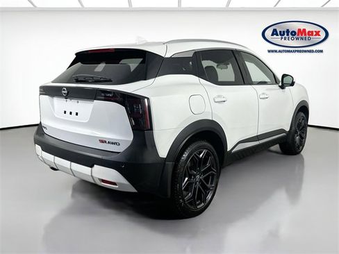 Used 2025 Nissan Kicks SR image 2