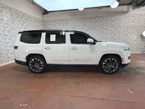 Used 2022 Jeep Grand Wagoneer Series III AWD/4WD image 8