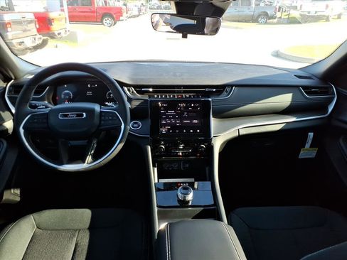 New 2025 Jeep Grand Cherokee L Laredo w/ Luxury Tech Group I image 7