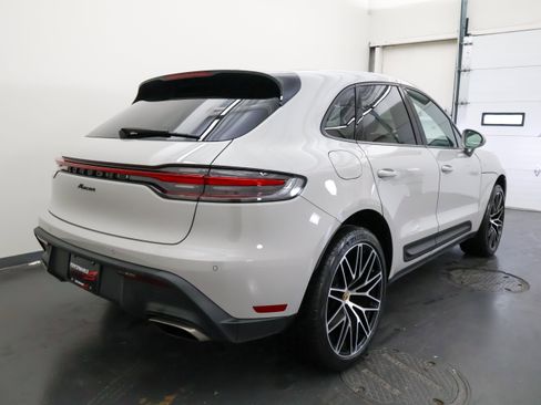 Used 2024 Porsche Macan AWD/4WD image 3