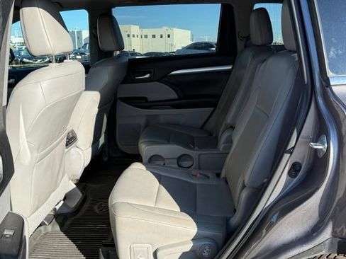 Used 2017 Toyota Highlander XLE AWD/4WD image 15