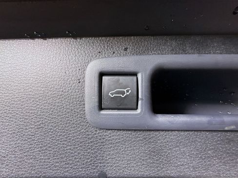 Used 2024 Toyota Highlander XLE image 41