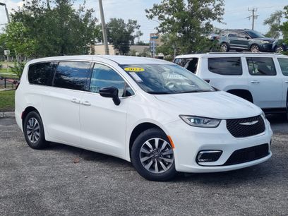 Used 2024 Chrysler Pacifica Limited
