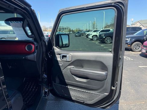 Used 2020 Jeep Wrangler Unlimited Rubicon w/ Steel Bumper Group AWD/4WD image 17