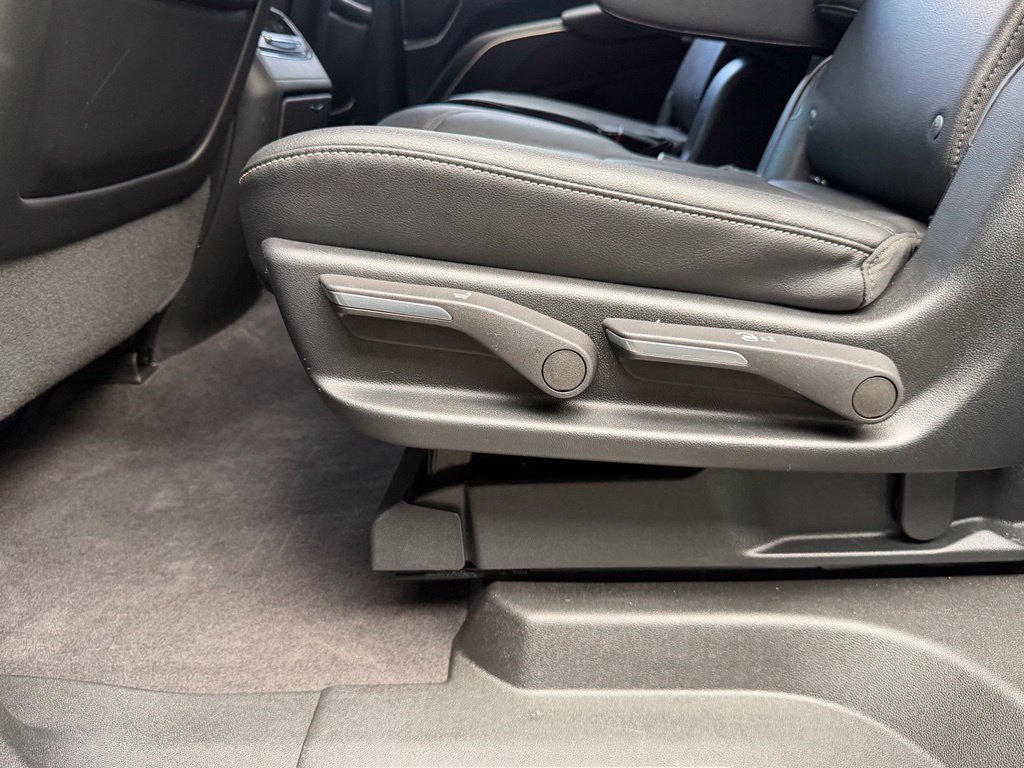 Used 2023 Cadillac Escalade Luxury RWD image 33