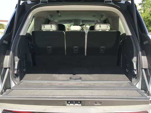 New 2026 Lincoln Navigator Premier AWD/4WD image 23