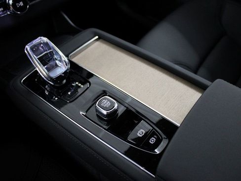 New 2025 Volvo XC90 T8 Plus w/ Protection Package Premier image 22