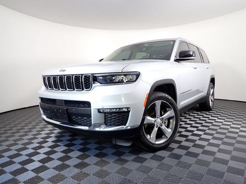 Used 2021 Jeep Grand Cherokee L Limited AWD/4WD image 2