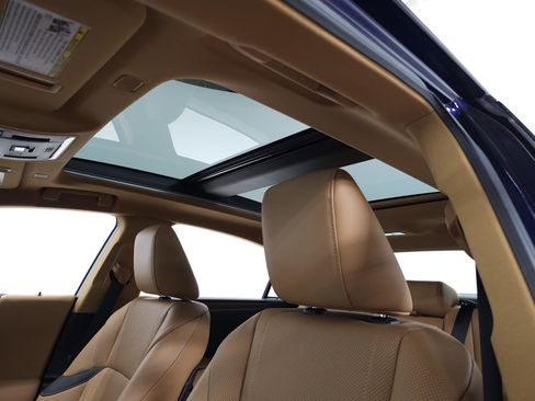 Used 2025 Lexus ES 350 w/ Luxury Package image 17