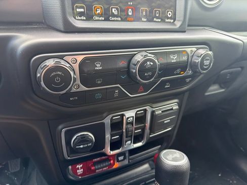 Used 2022 Jeep Wrangler Unlimited Rubicon 4xe AWD/4WD image 32