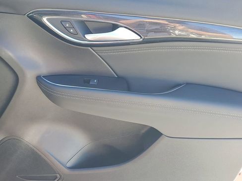 Used 2023 Buick Envision Essence image 45