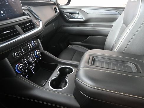 Used 2023 GMC Yukon SLT image 34