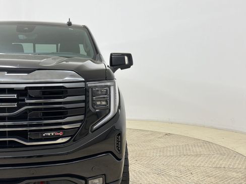 Used 2024 GMC Sierra 1500 AT4 w/ Technology Package AWD/4WD image 11
