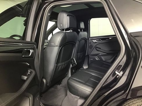 Certified 2026 Porsche Macan AWD/4WD image 28