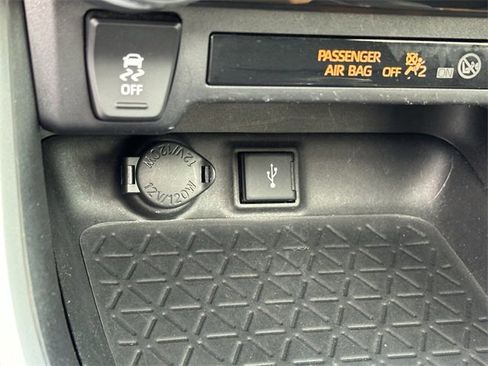 Used 2020 Toyota RAV4 XLE Premium image 20