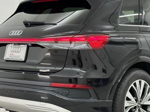 Certified 2023 Audi Q4 e-tron Premium Plus w/ Premium Plus RWD image 24