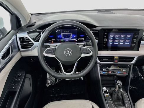 Certified 2025 Volkswagen Taos SE AWD/4WD image 22