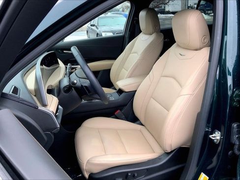 Used 2024 Cadillac XT4 Luxury w/ Cold Weather Package image 25
