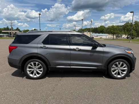 Used 2023 Ford Explorer Platinum w/ Technology Package AWD/4WD image 2