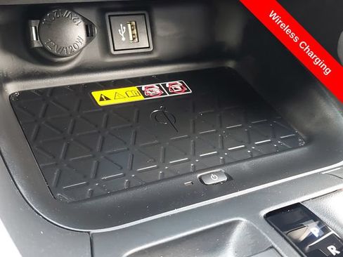 Used 2025 Toyota RAV4 XSE w/ Weather Package AWD/4WD image 18