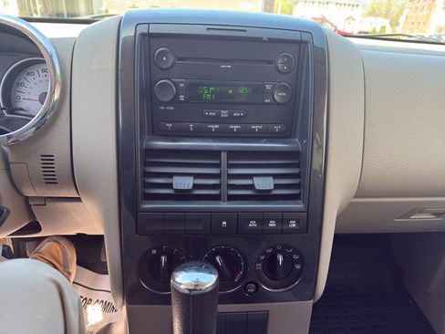 Used 2007 Ford Explorer Sport Trac XLT image 19