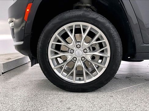 Used 2021 Jeep Grand Cherokee L Summit w/ Luxury Tech Group V image 11