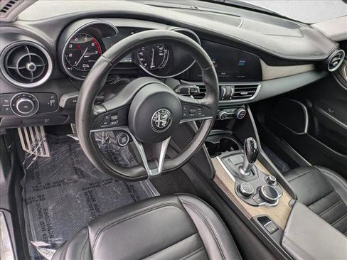 Used 2018 Alfa Romeo Giulia Ti w/ Quick Order Package 22Z Lusso image 10