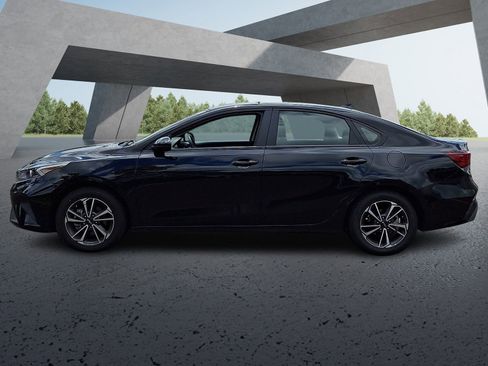 Used 2024 Kia Forte LXS FWD image 4