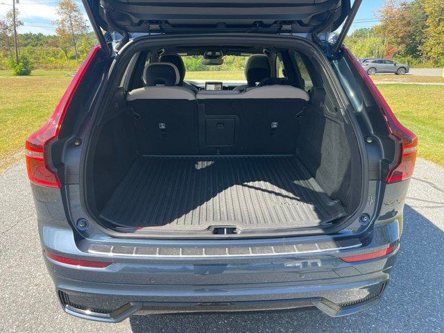 Used 2026 Volvo XC60 B5 Plus AWD/4WD image 9