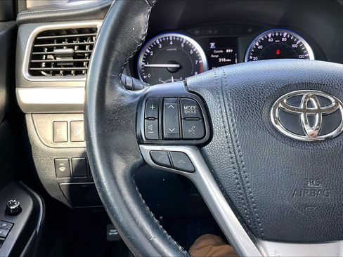 Used 2018 Toyota Highlander XLE FWD image 24