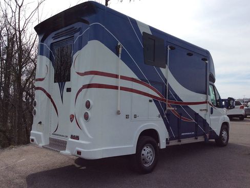 Used 2019 RAM ProMaster 3500 w/ Premium Appearance Group FWD image 4