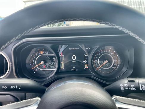 Used 2025 Jeep Wrangler Unlimited Sahara w/ Safety Group AWD/4WD image 12