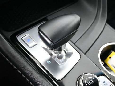 Used 2025 Genesis G70 2.5T image 22