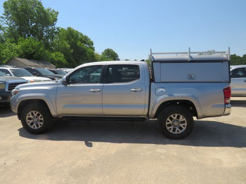 Used 2017 Toyota Tacoma SR5 w/ Tow Package image 8