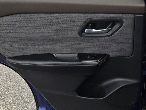 Certified 2023 Nissan Rogue SV FWD image 10