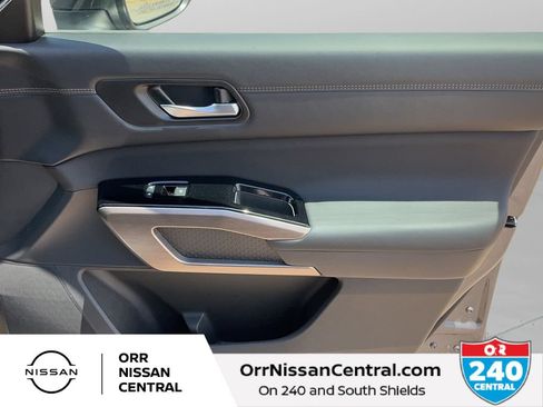 Used 2025 Nissan Pathfinder Platinum AWD/4WD image 10