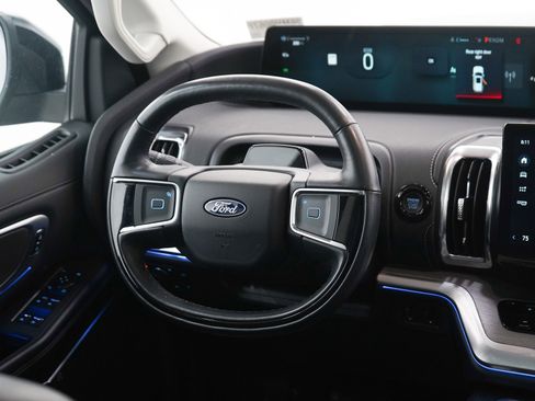Used 2025 Ford Expedition Platinum AWD/4WD image 15