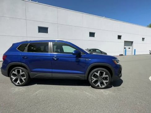 Certified 2023 Volkswagen Taos SEL image 9