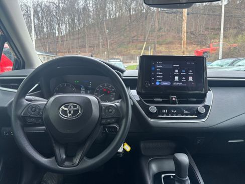 Used 2025 Toyota Corolla LE image 33