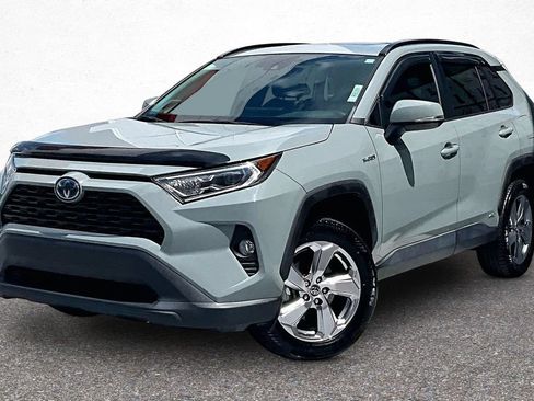 Certified 2021 Toyota RAV4 XLE Premium AWD/4WD image 4