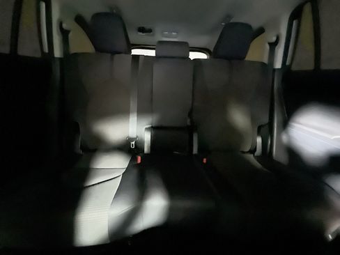 Used 2023 Toyota Highlander L FWD image 33