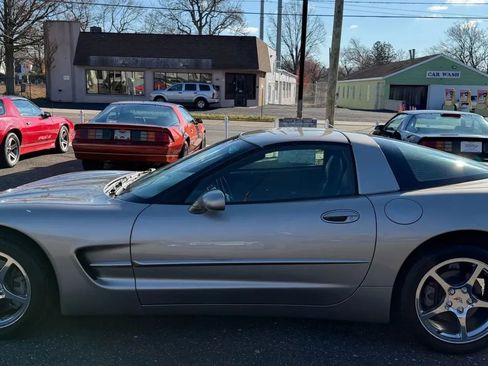 Used 2001 Chevrolet Corvette Coupe w/ Preferred Equipment Group1 image 7