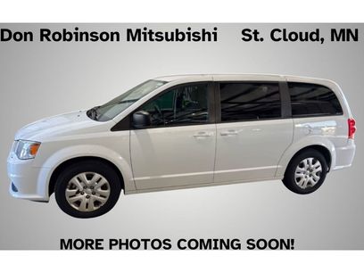 Used 2018 Dodge Grand Caravan SE w/ UConnect Hands-Free Group
