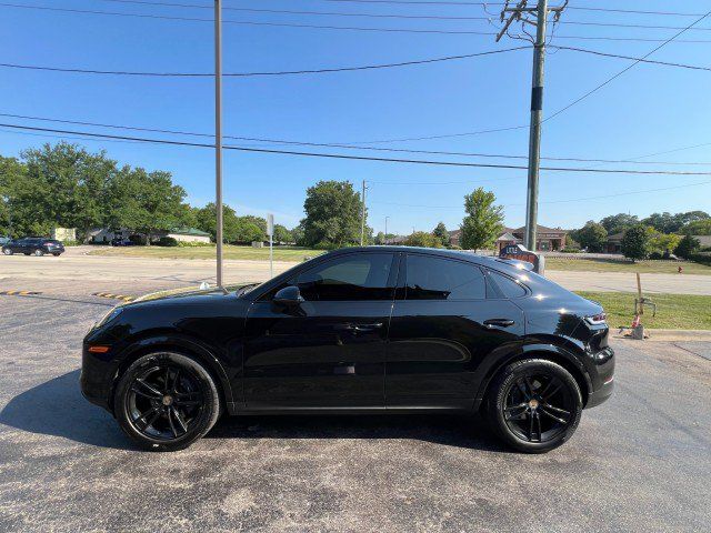 Used 2024 Porsche Cayenne Coupe AWD/4WD image 5