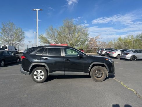 Used 2021 Toyota RAV4 LE image 3