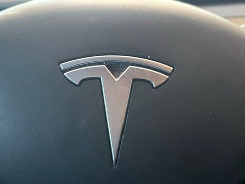 Used 2024 Tesla Model Y Long Range AWD/4WD image 11