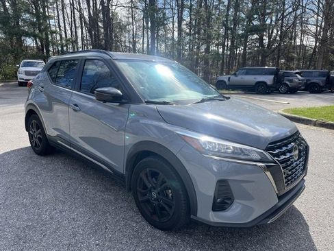 Used 2022 Nissan Kicks SR w/ Premium Package image 2